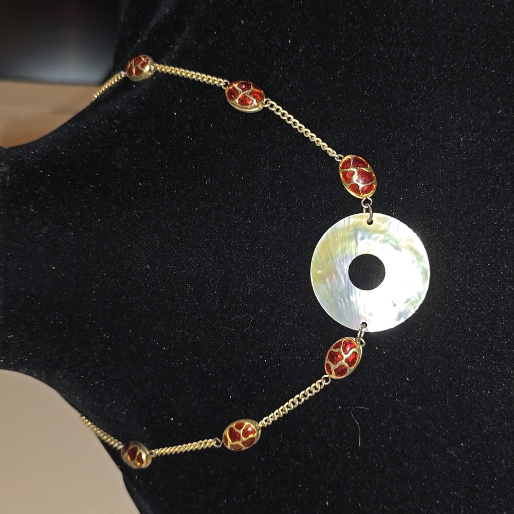 Shell, rust and gold accent necklace J44